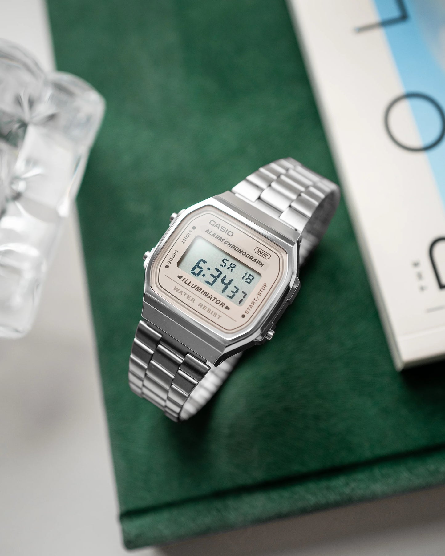 Casio Vintage Mod. Iconic - Cream