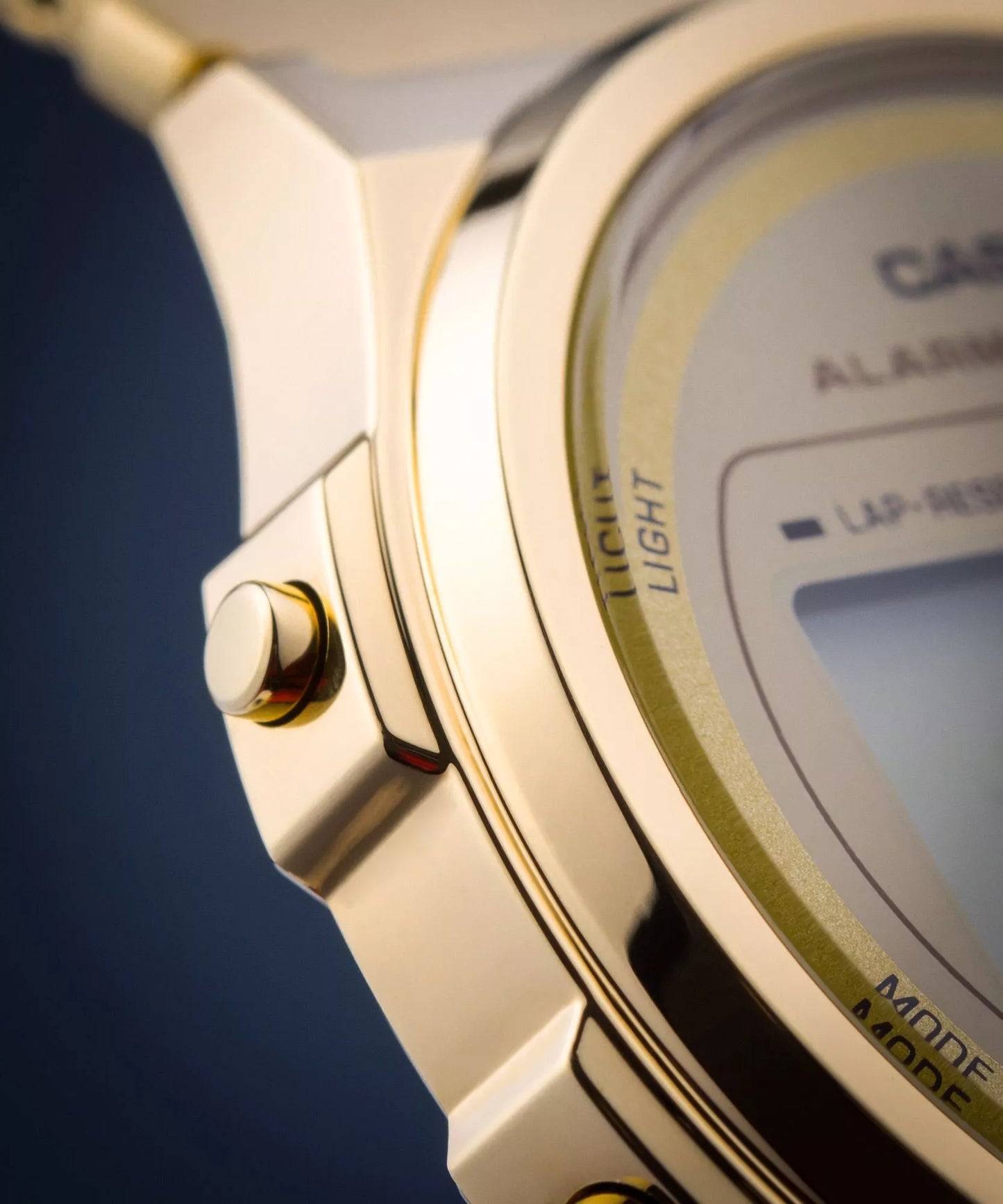 Casio Vintage Mod. Round - Gold Mesh